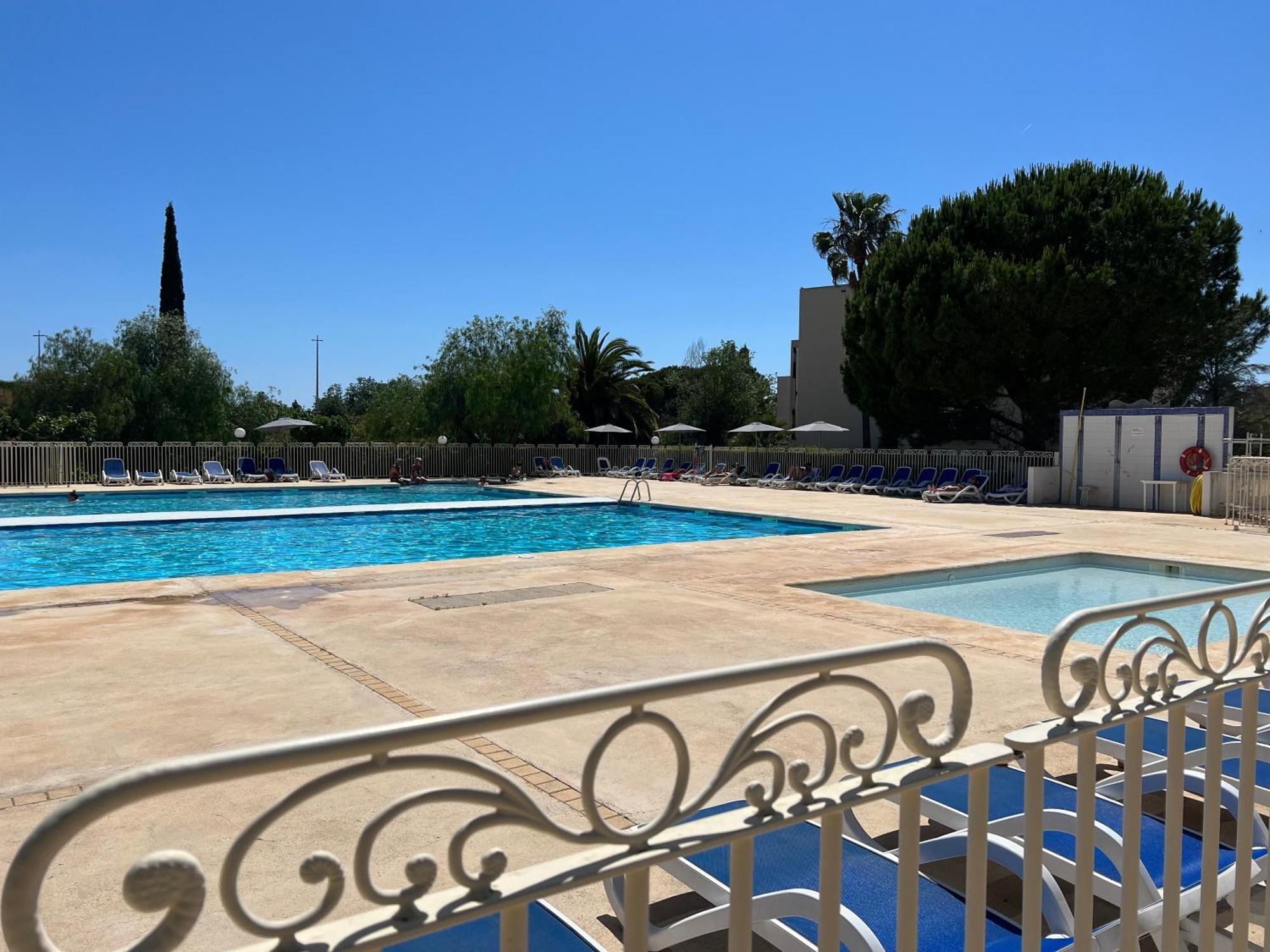 Appartement de charme climatisé avec piscine à la plage pour 4 personnes La Londe-les-Maures Extérieur photo